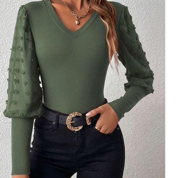 Tops - Fitted V neck Swiss Dot Puff Sleeve Top